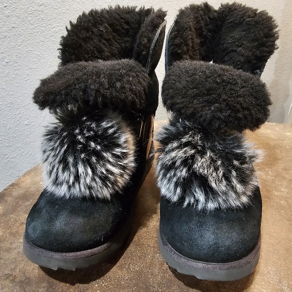 UGG Australia ISLEY Patent Leather Pom Suede Waterproof Boots Youth 4